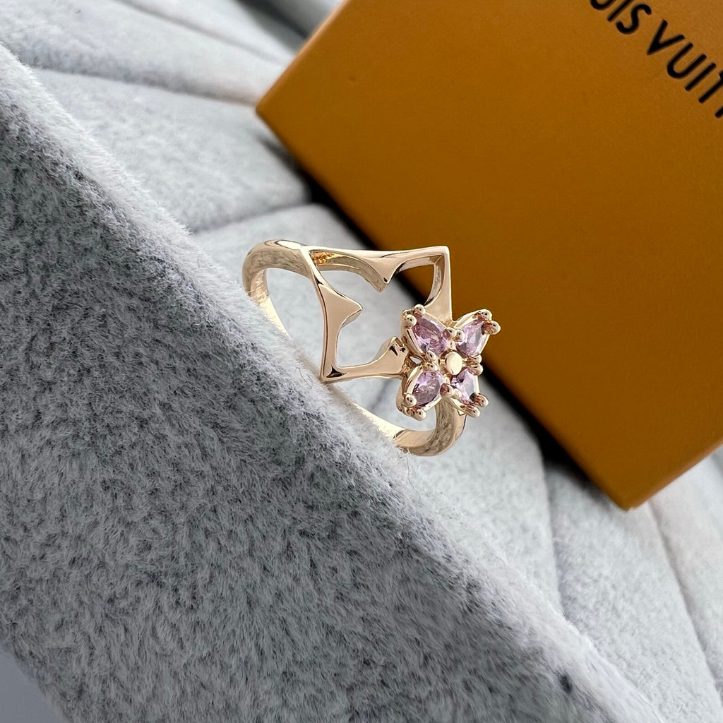 Four-Leaf Clover Pink Diamond Plum Blossom Dart Openwork Ring