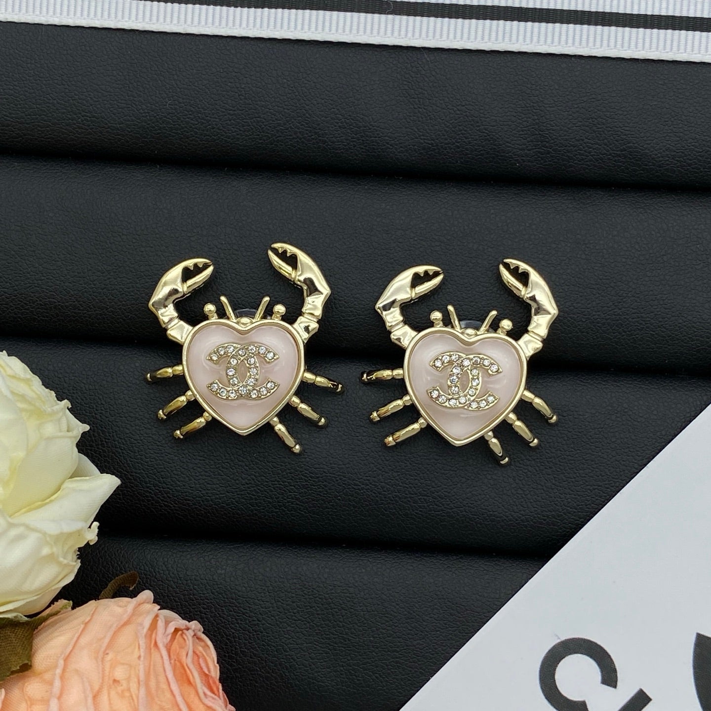 Cute Crab & Heart Charm Jewelry Set – Necklace & Earrings in Gold