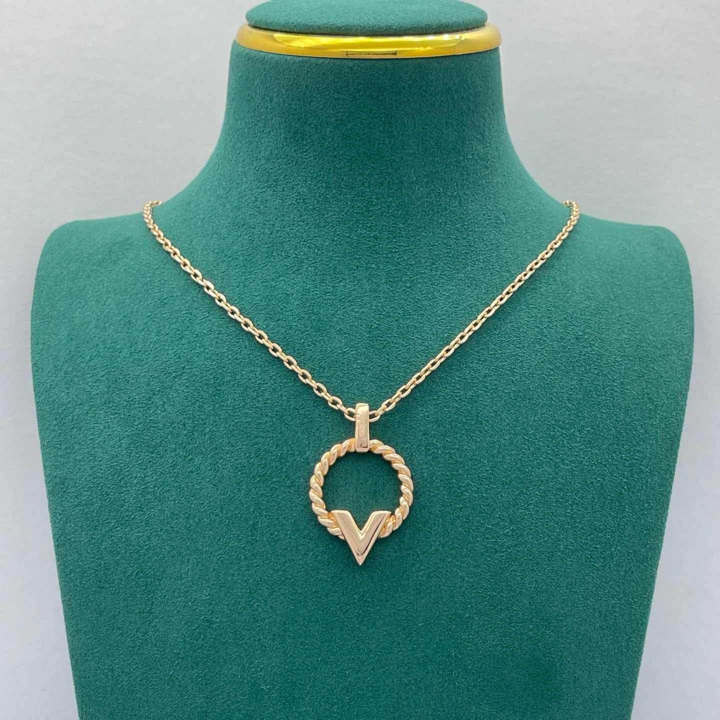 Braided Rope Texture V-Logo Jewelry Set