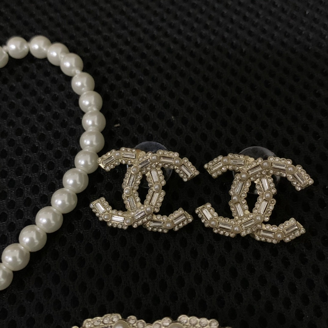 Pearl Strand & Baguette Crystal Charm Jewelry Set