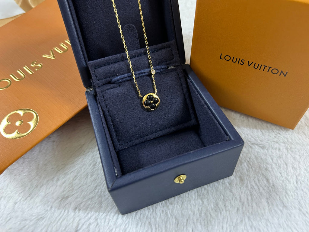 Glossy Black Clover Round Disc Pendant Necklace