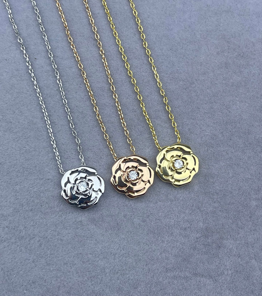 Polished Rose Flower Crystal Center Pendant Necklace