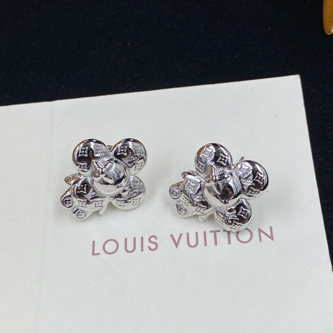 Sculptural Stacked Clover Blossom Charm Set
