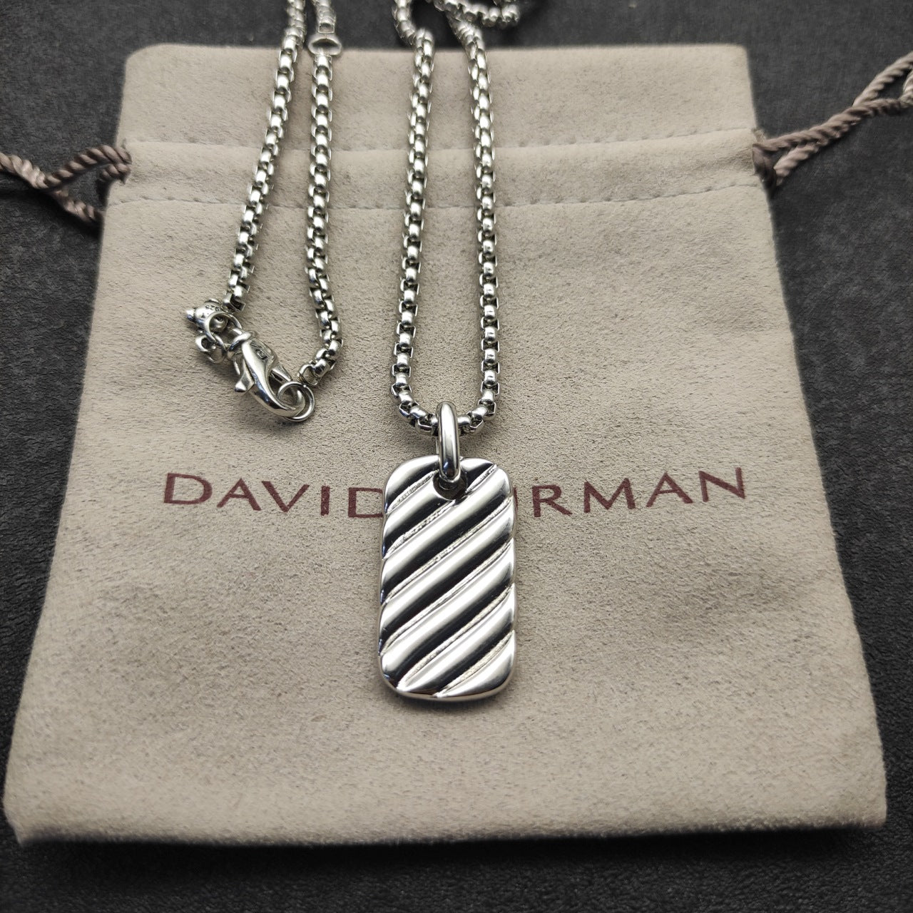 Ribbed Rectangle Pendant Box Chain Necklace