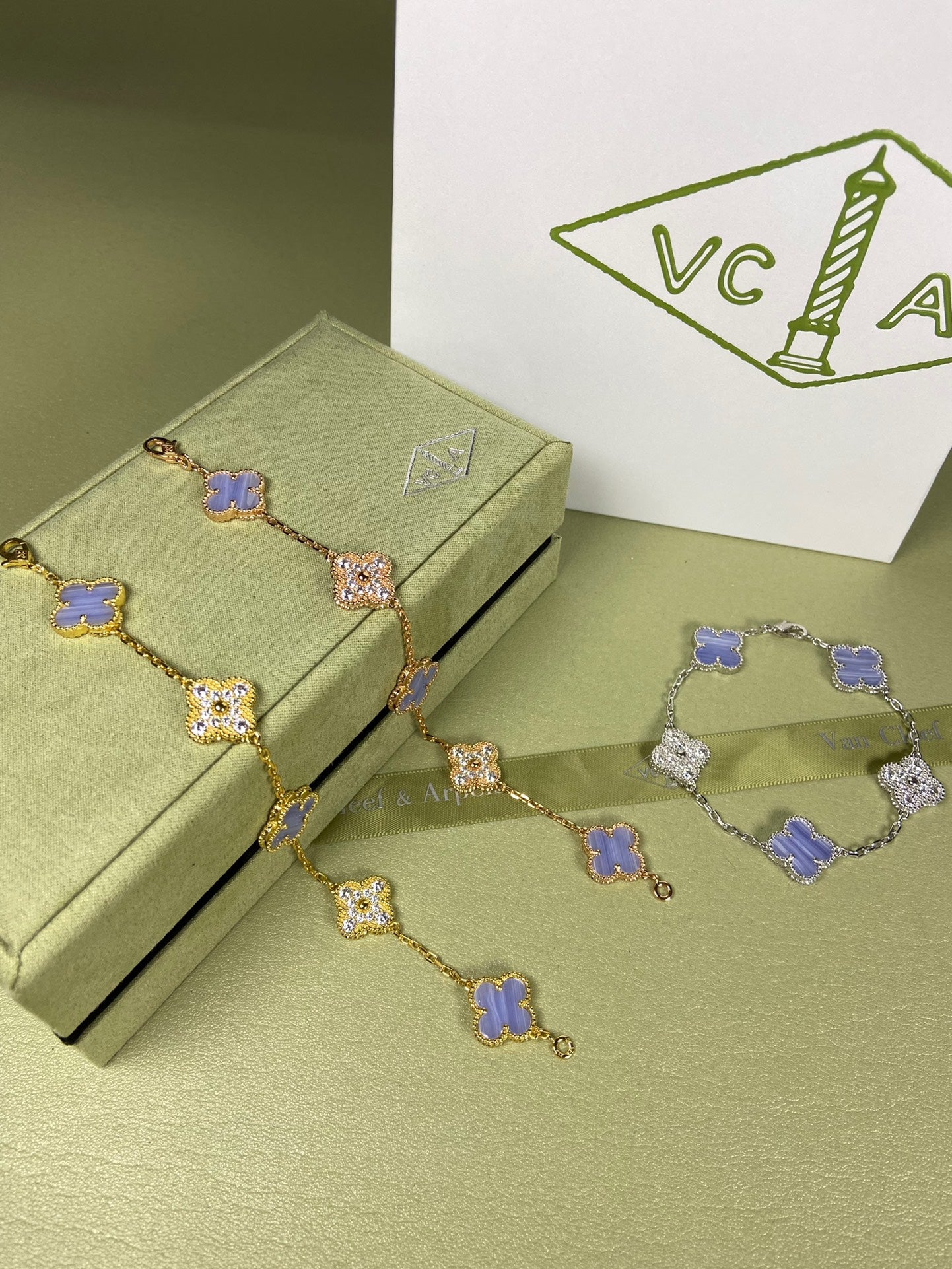 Violet Diamond-Studded Five-Flower Bracelet