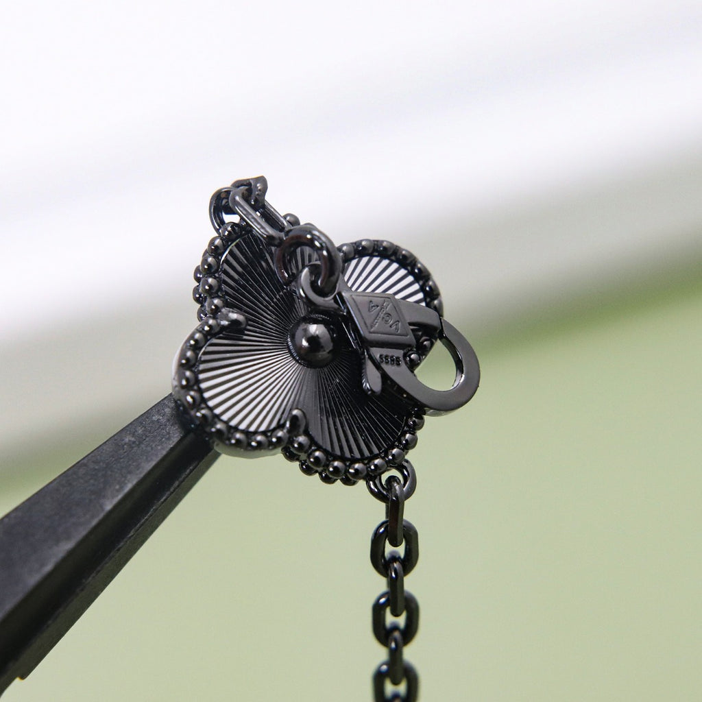 Black Knight Five-Flower Bracelet