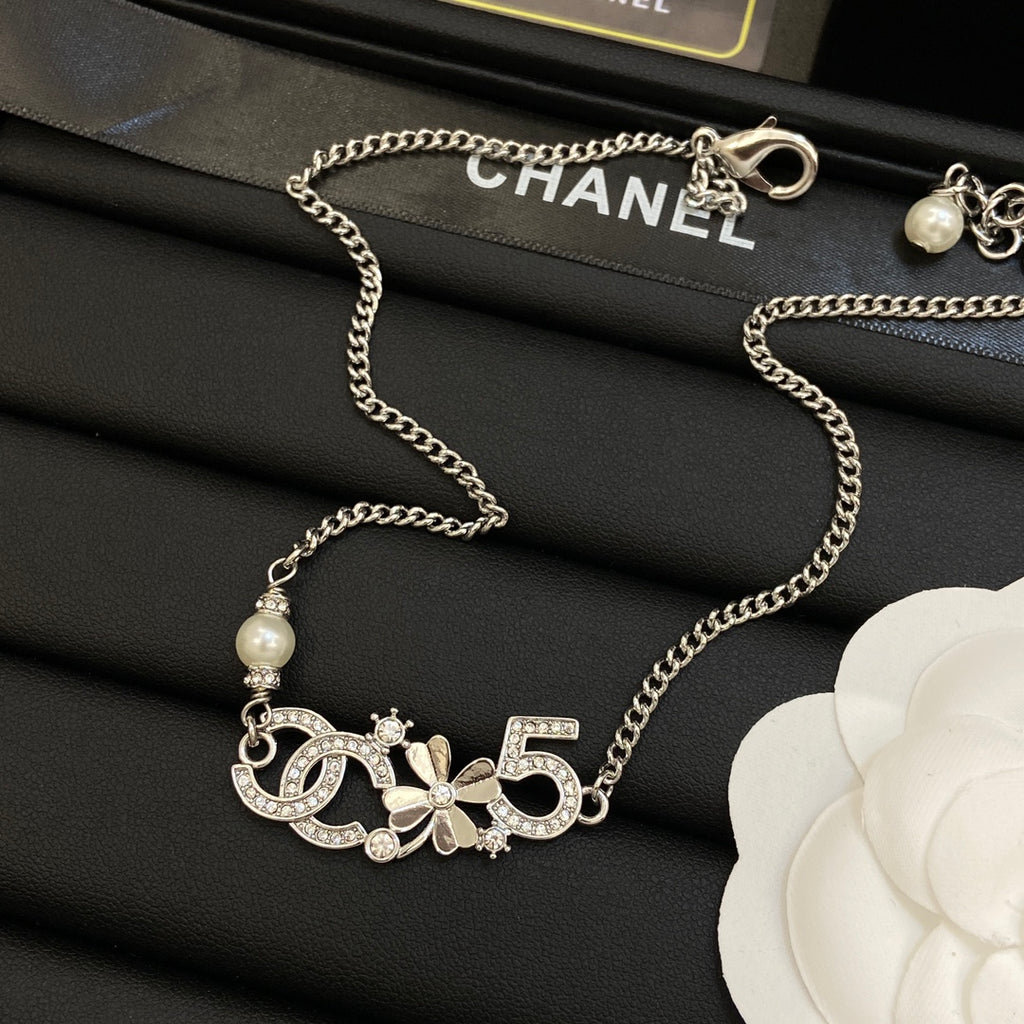 Crystal Interlocking Loop & Number '5' Charm Jewelry Set