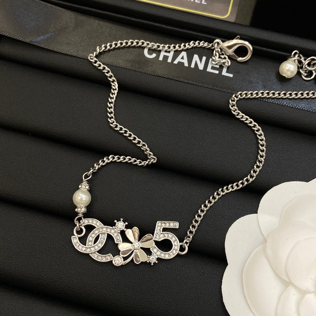 Crystal Interlocking Loop & Number '5' Charm Jewelry Set