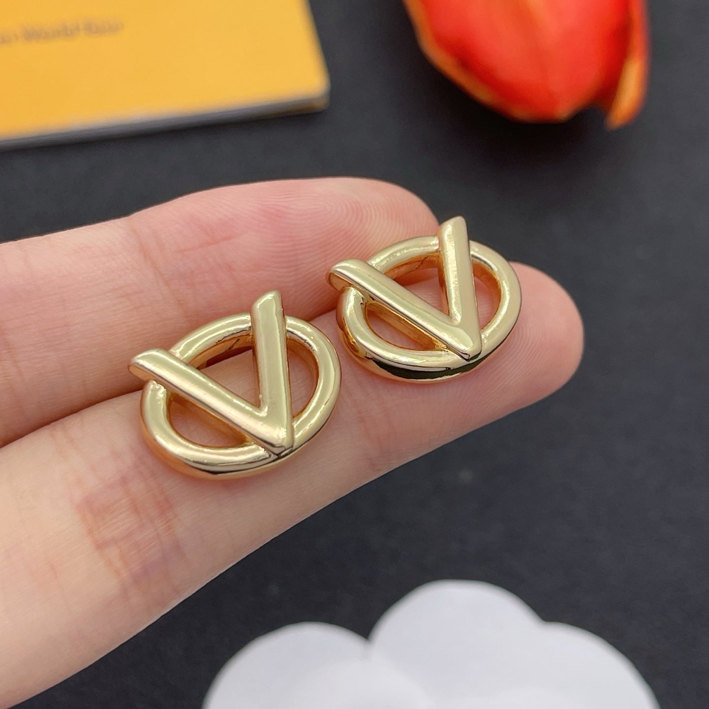 Minimalist V-Letter Logo 4-Piece Jewelry Set