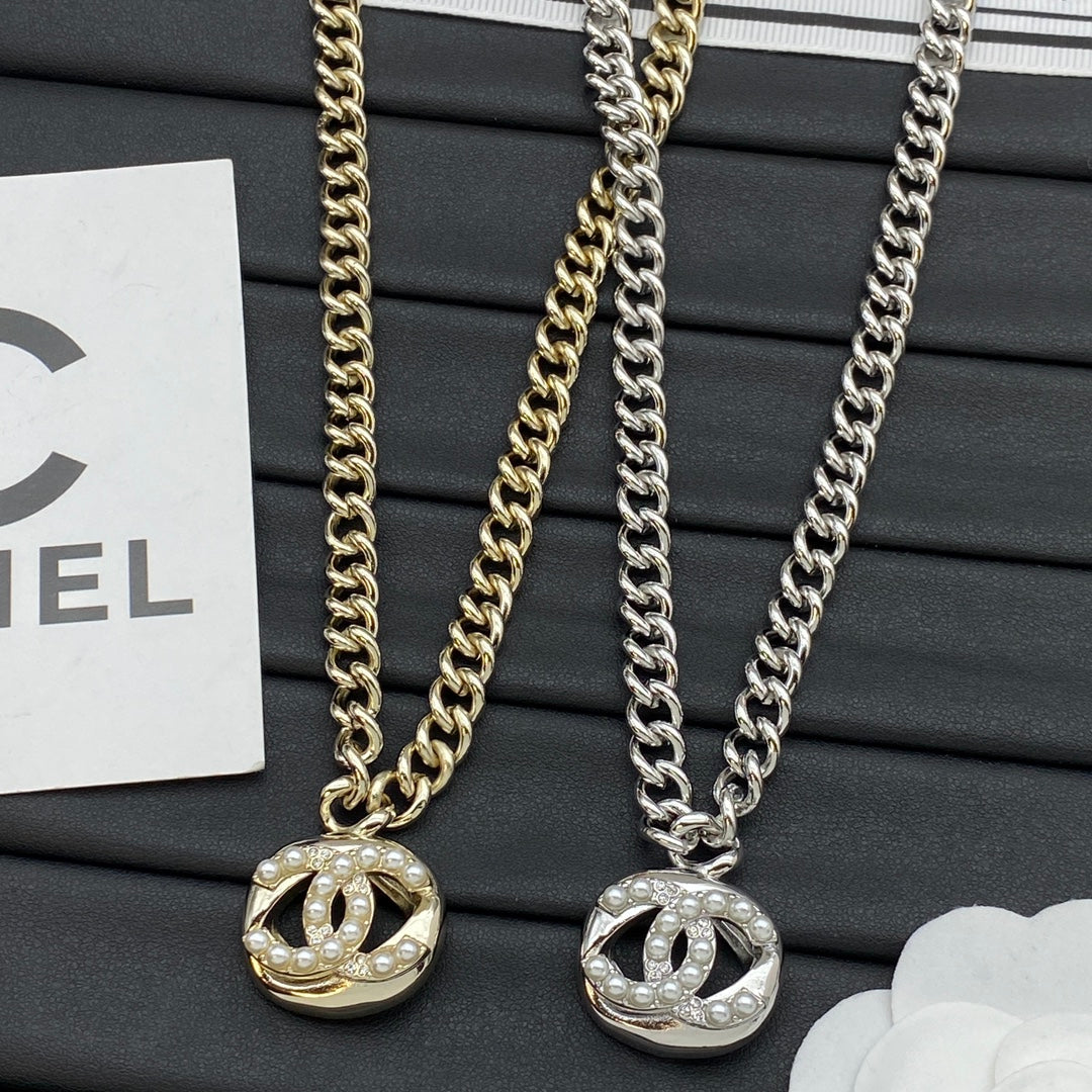 Pearl CC Round Pendant Chunky Curb Chain Necklace – Gold & Silver