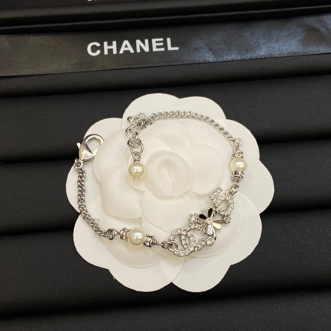 Crystal Interlocking Loop & Number '5' Charm Jewelry Set