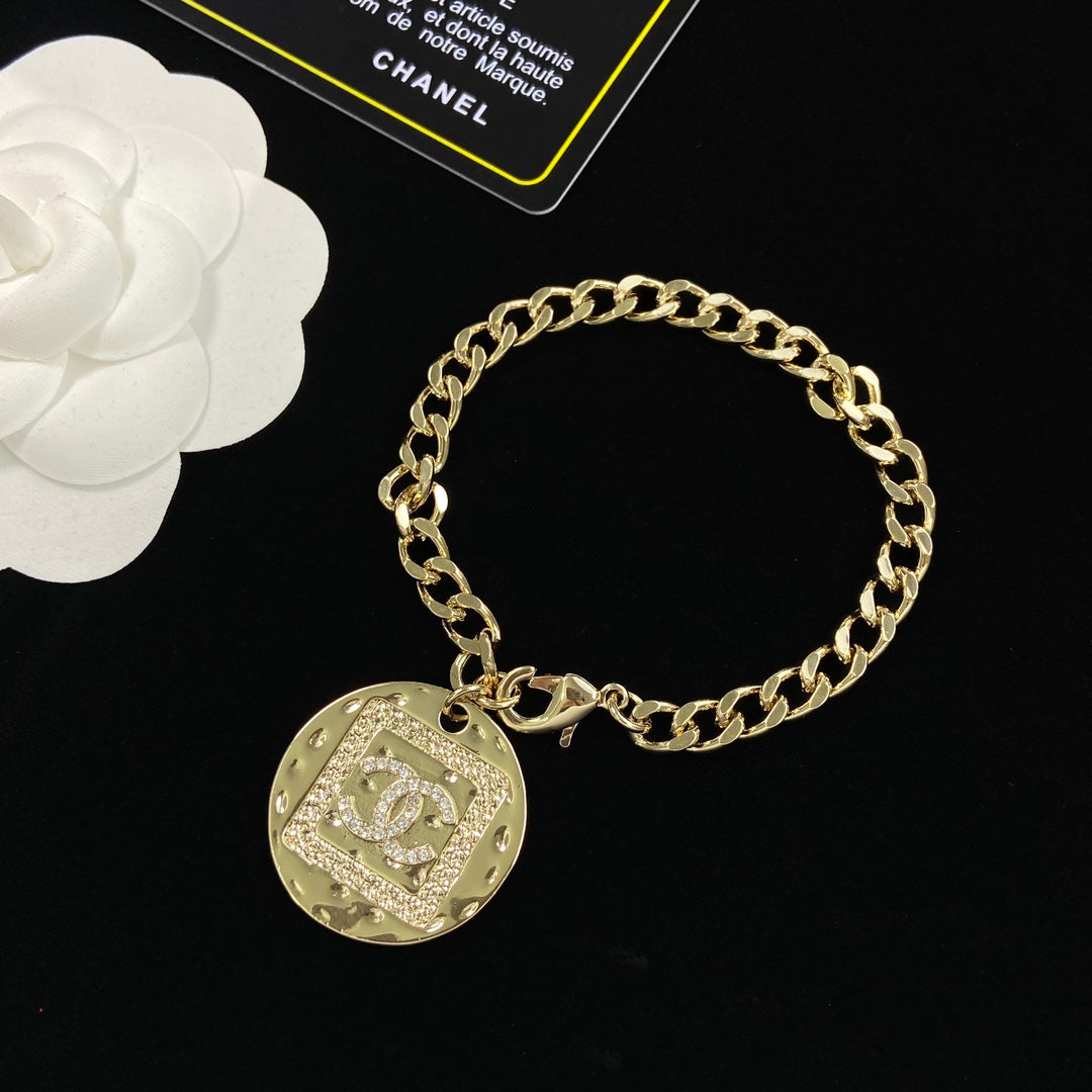 Engraved Medallion Curb Chain Jewelry Set