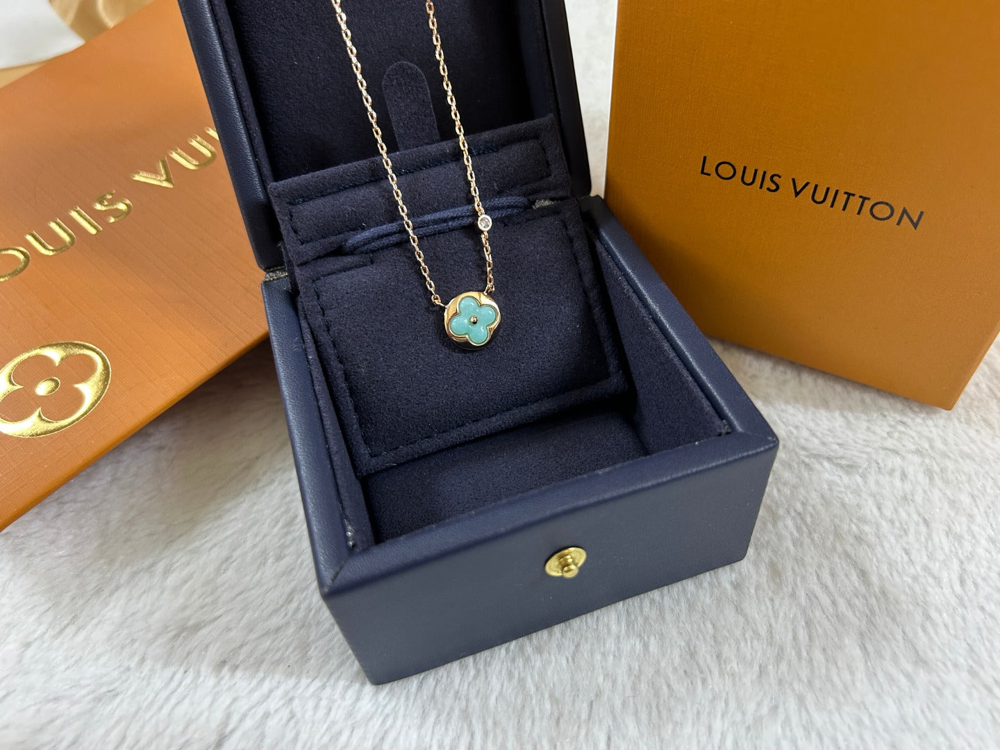 Turquoise Enamel Clover Round Disc Pendant Necklace
