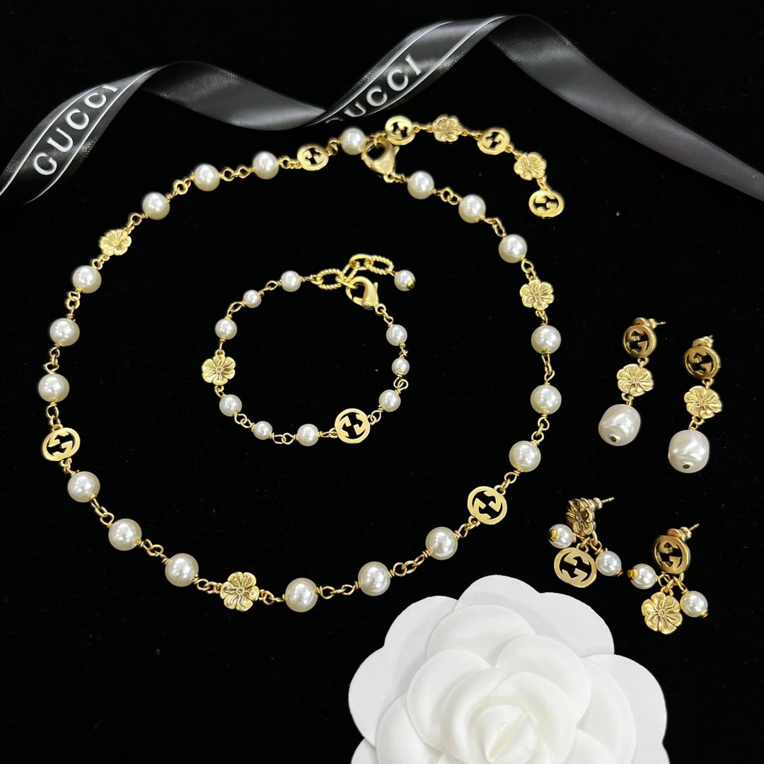 Pearl & Flower Logo Jewelry Set