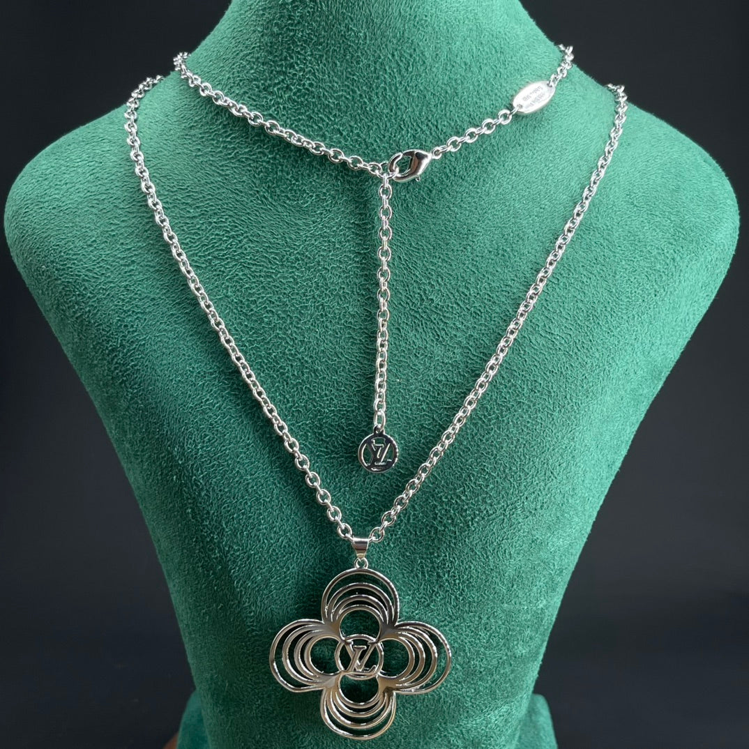 Four-Petal Loop Pendant Necklace