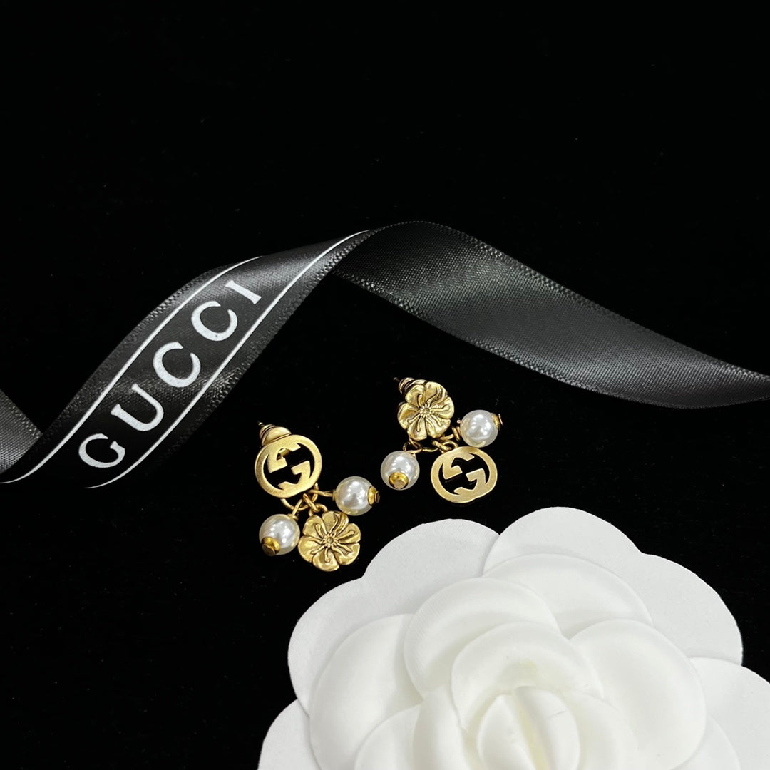 Pearl & Flower Logo Jewelry Set