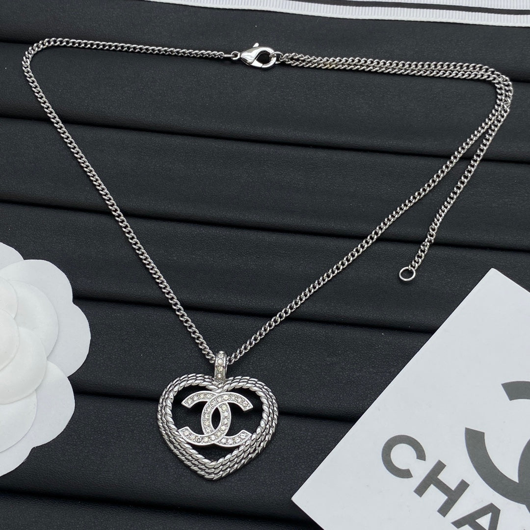 Rope Twist Heart Frame CC Pavé Pendant Curb Chain Necklace – Gold & Silver