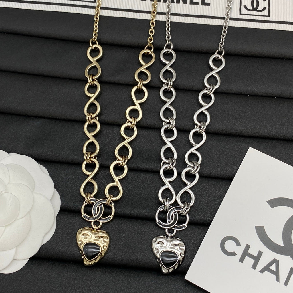 Wavy Chain Black Stone Heart Pendant Necklace