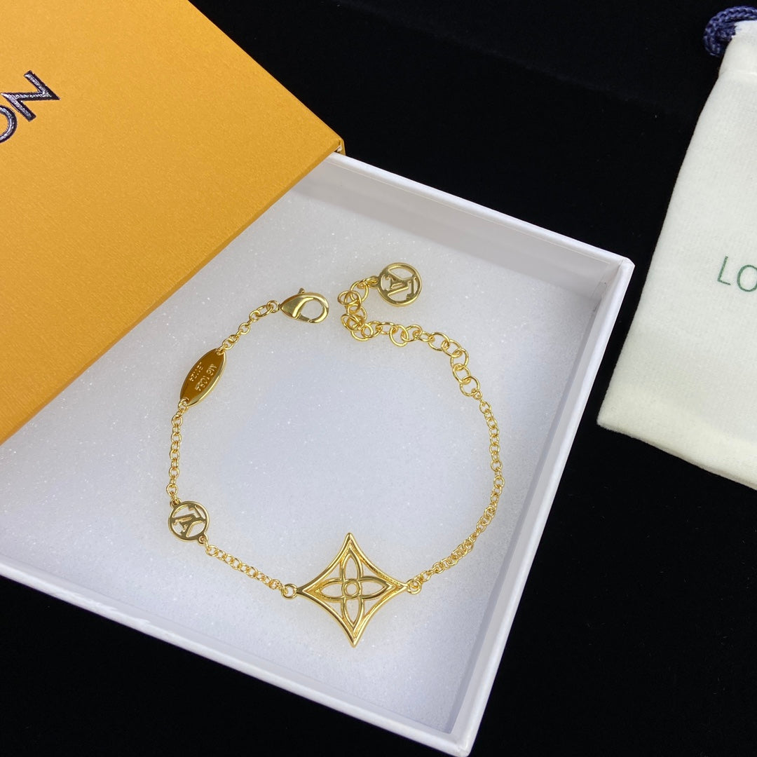 Hollow Star-Shape Monogram Flower Pendant Necklace & Bracelet