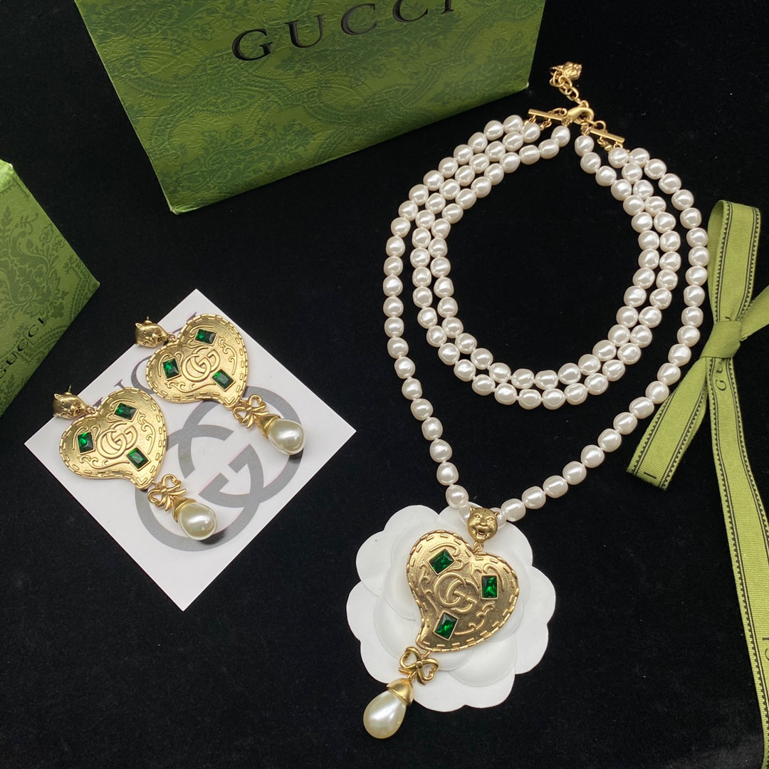 Baroque Pearl Strand Emerald Green Logo Heart Pendant Set