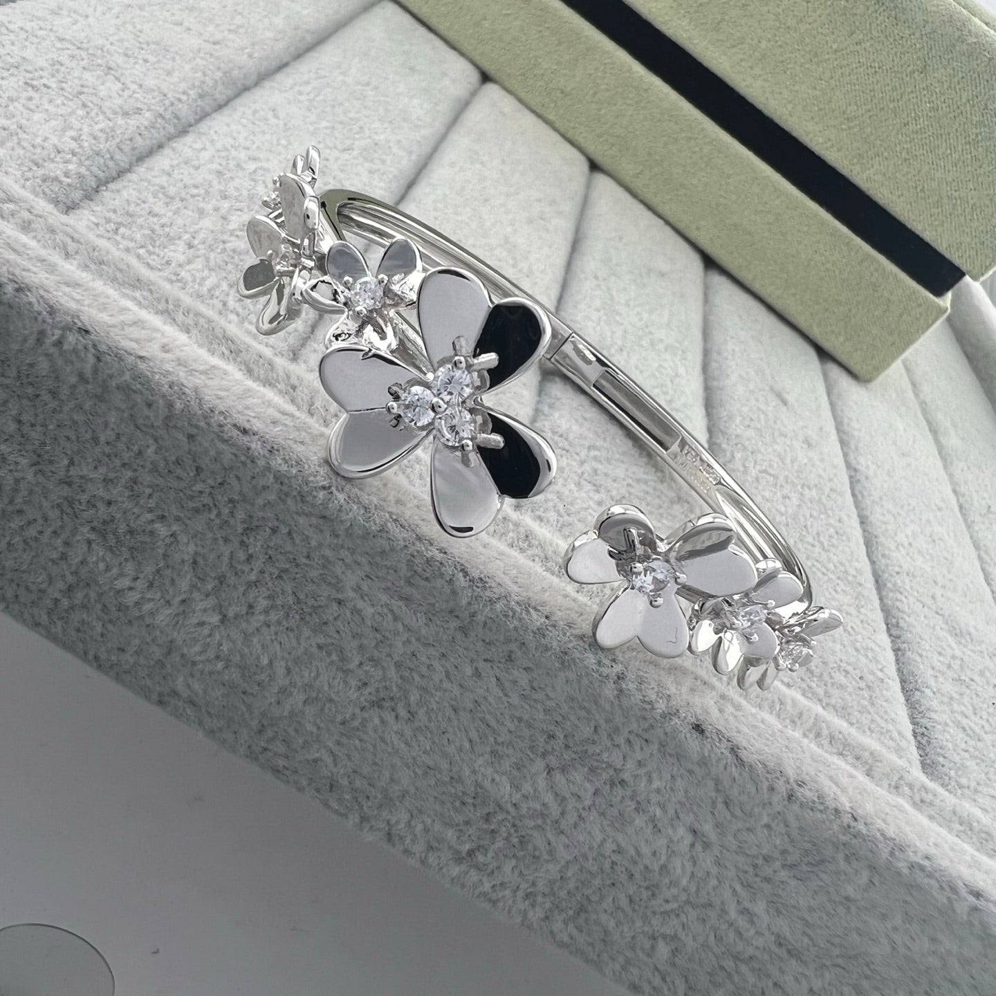 Clover Seven-Flower Bracelet