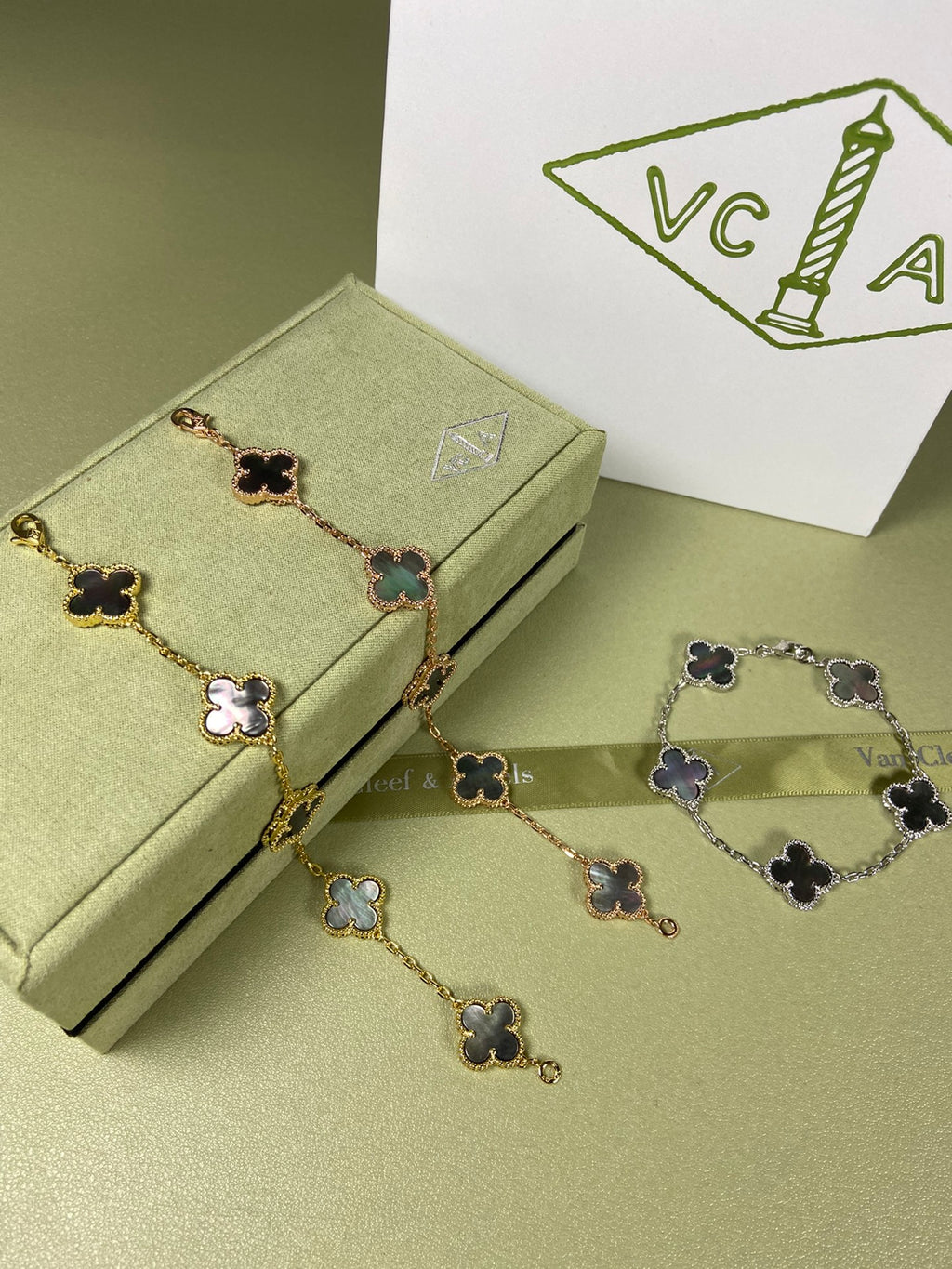 Gray Pearl Five-Flower Bracelet