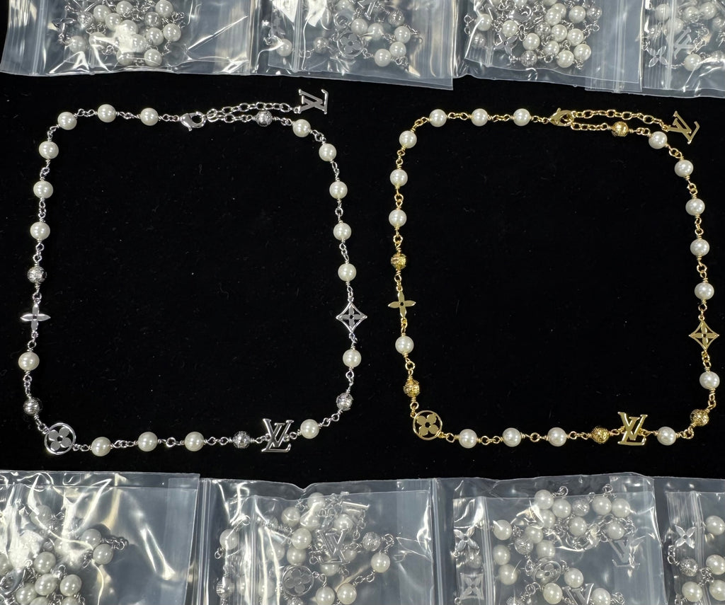 "Pearl & Monogram Charm Station Set