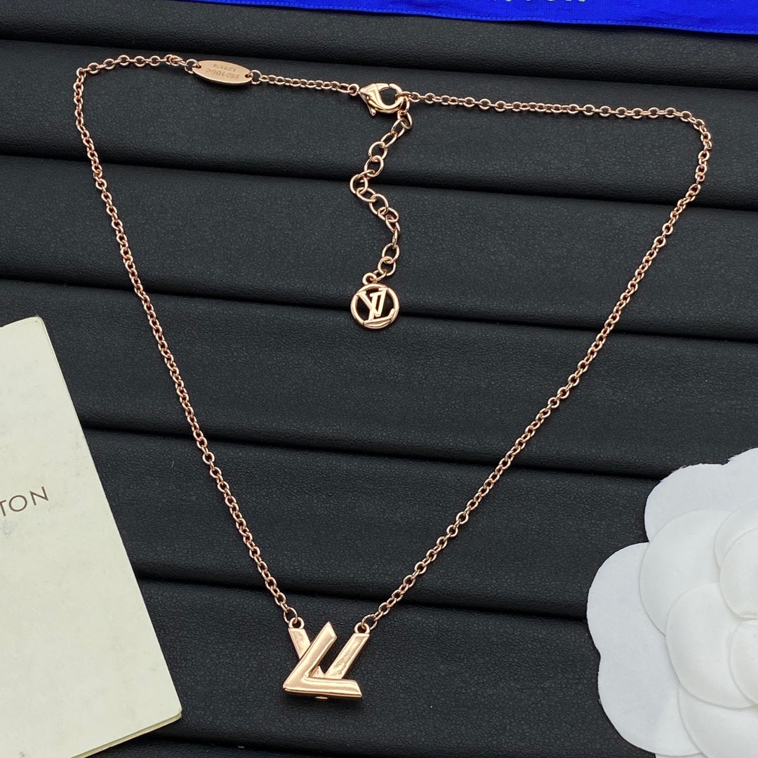 Bold V-Shape Geometric Pendant Cable Chain Necklace