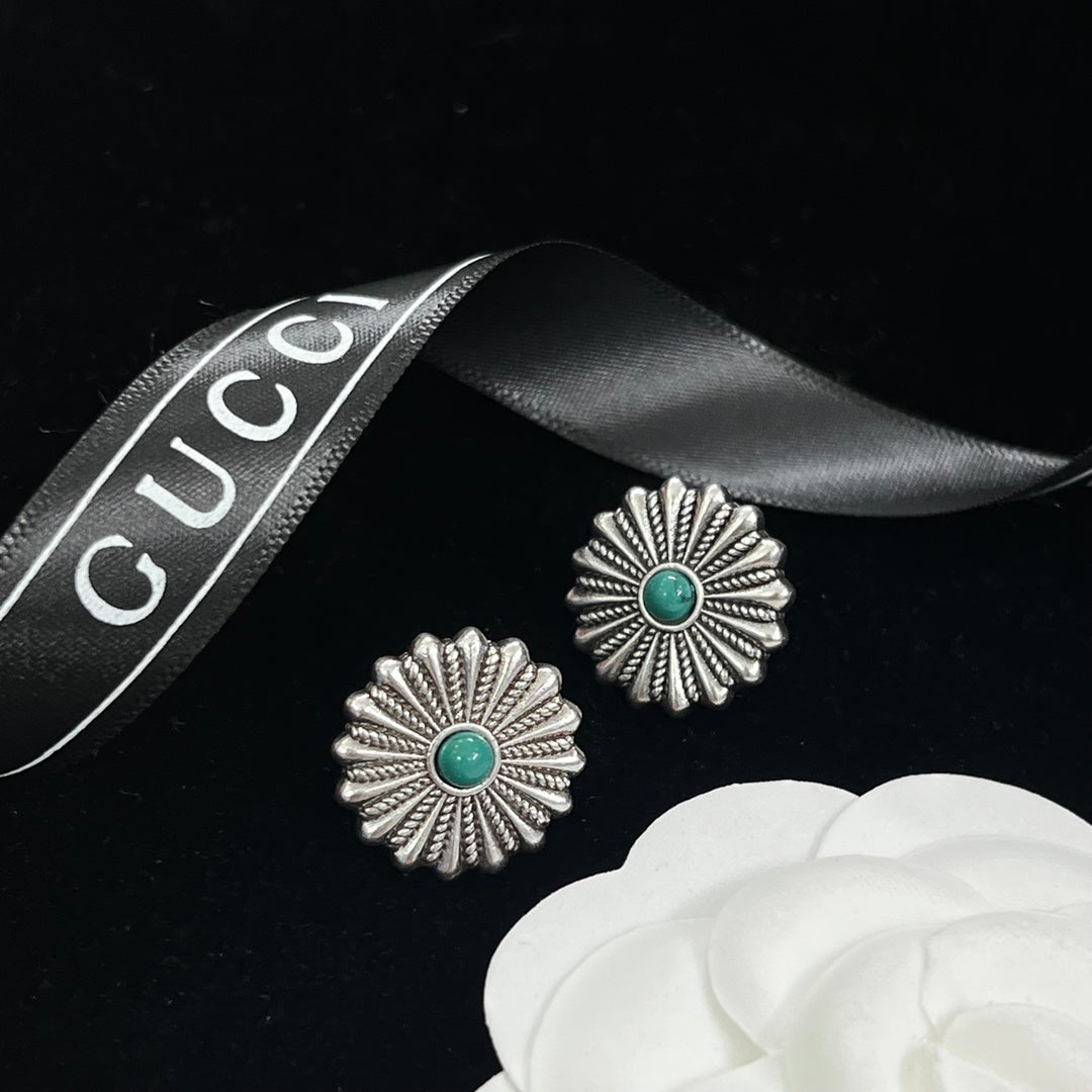 Silver-tone Daisy Turquoise Pendant Jewelry Set