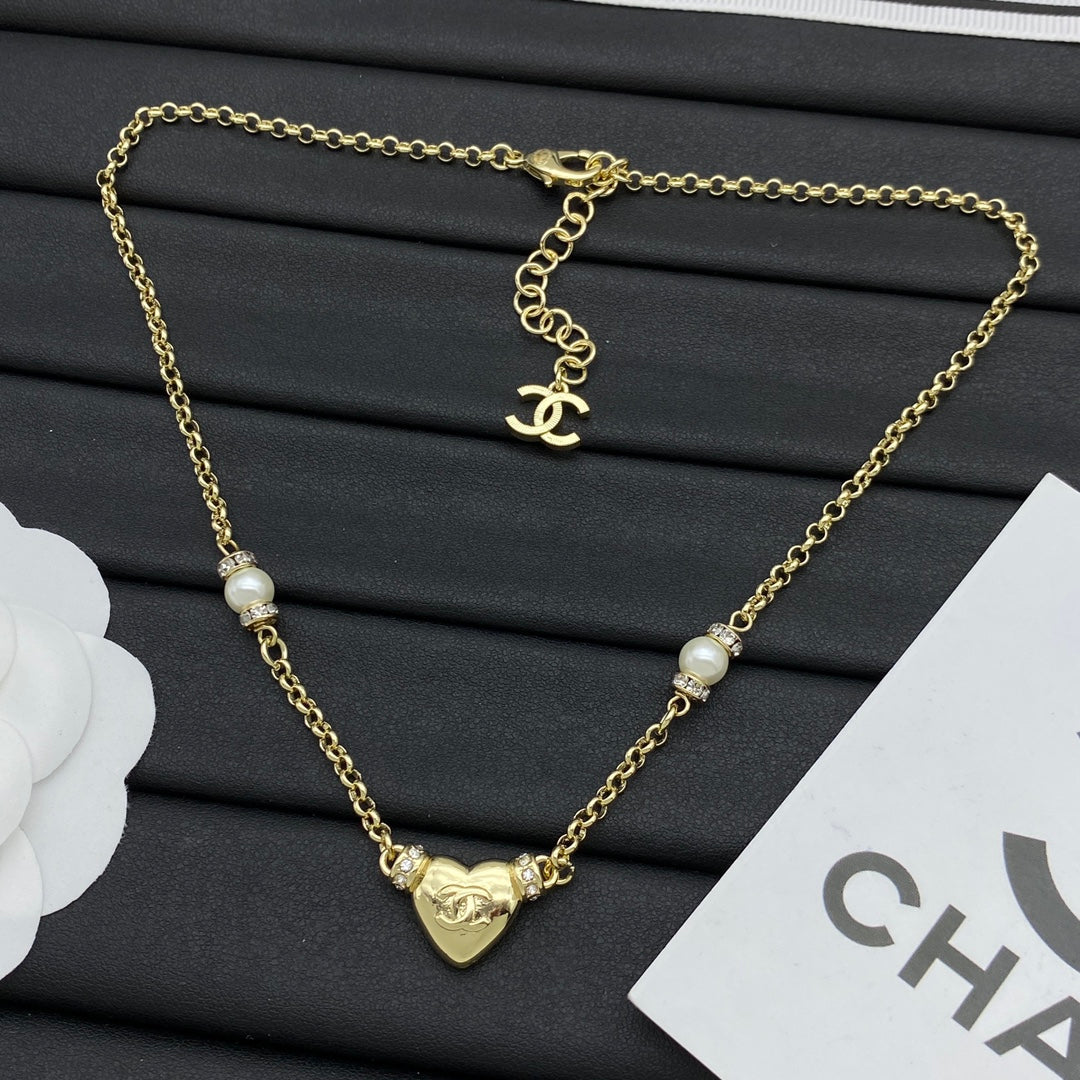 CC Embossed Heart & Pearl Crystal Rondelle Pendant Necklace – Gold & Silver