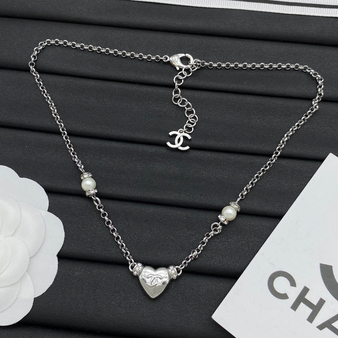 CC Embossed Heart & Pearl Crystal Rondelle Pendant Necklace – Gold & Silver