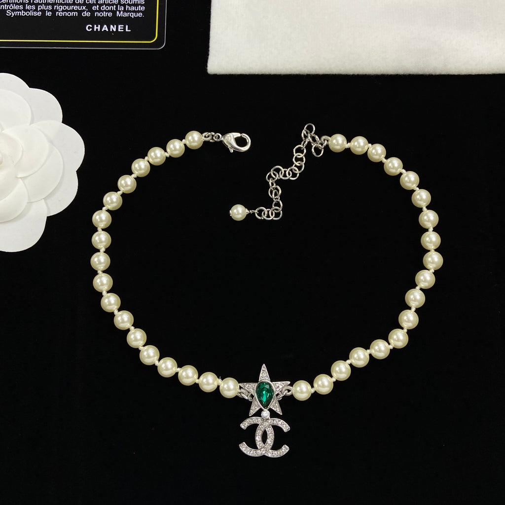 Emerald Green Teardrop Star & Crystal Interlocking Loop Charm Faux Pearl Choker & Stud Earring Set