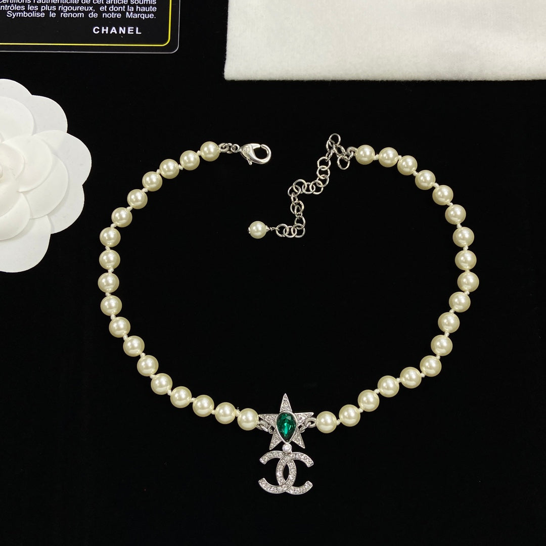 Emerald Green Teardrop Star & Crystal Interlocking Loop Charm Faux Pearl Choker & Stud Earring Set