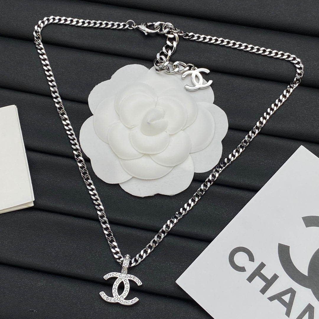 Crystal Outline CC Logo Pendant Curb Chain Necklace – Gold & Silver