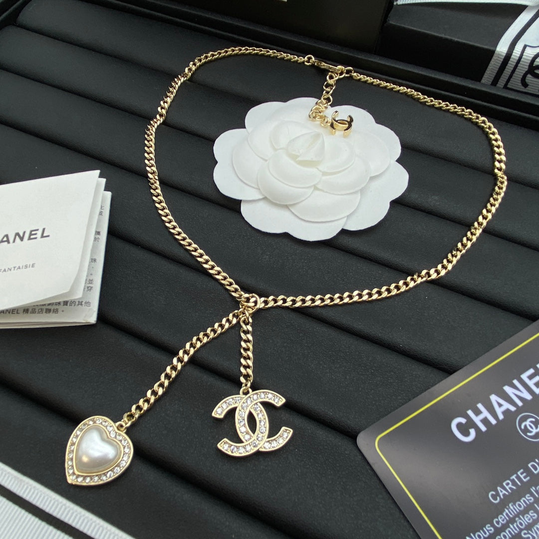 CC Pavé & Pearl Heart Double Charm Curb Chain Necklace – Gold & Silver