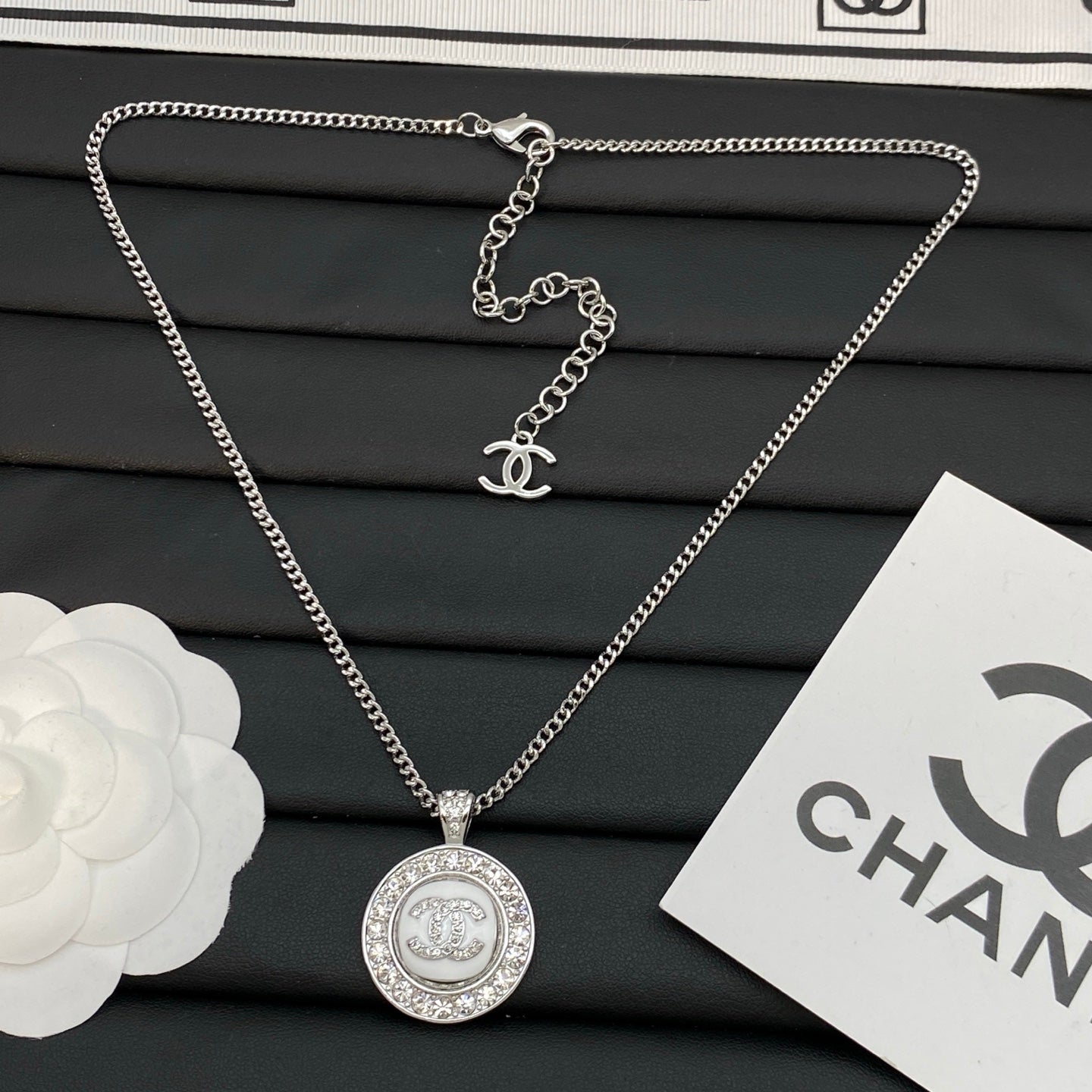 Crystal Medallion Pendant Necklace – Gold / Silver