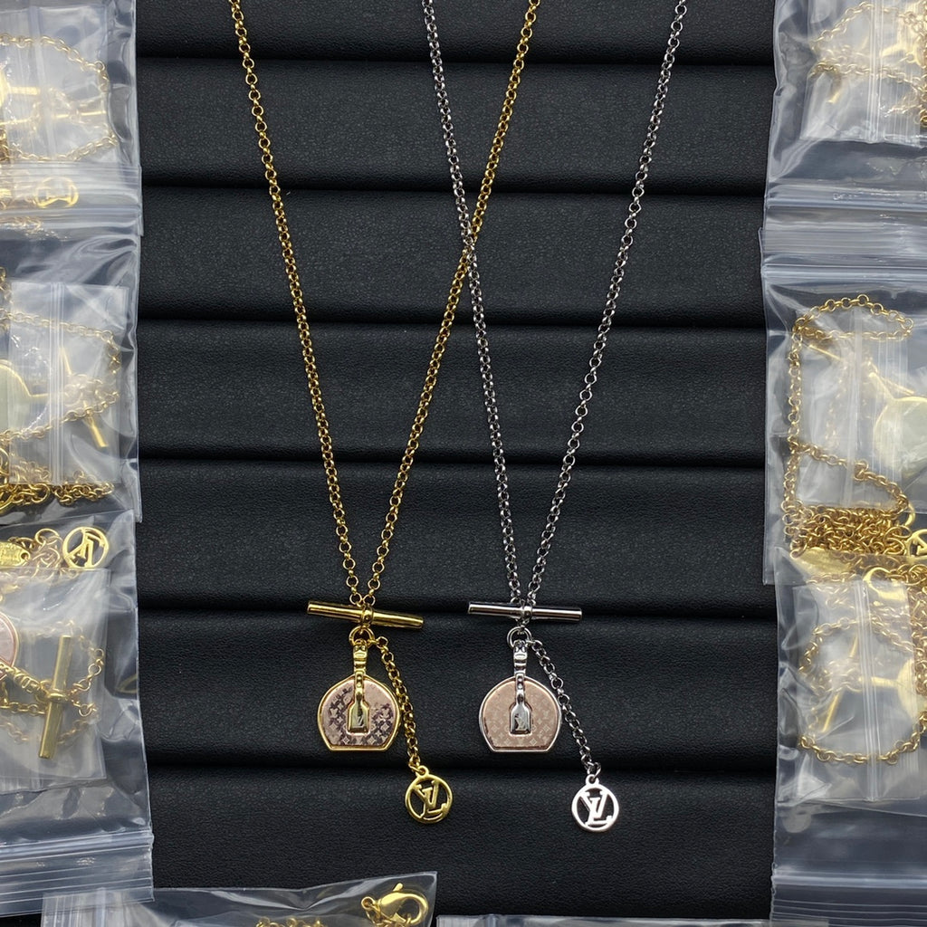 Enamel Coin Pendant T-Bar Toggle Cable Chain Necklace