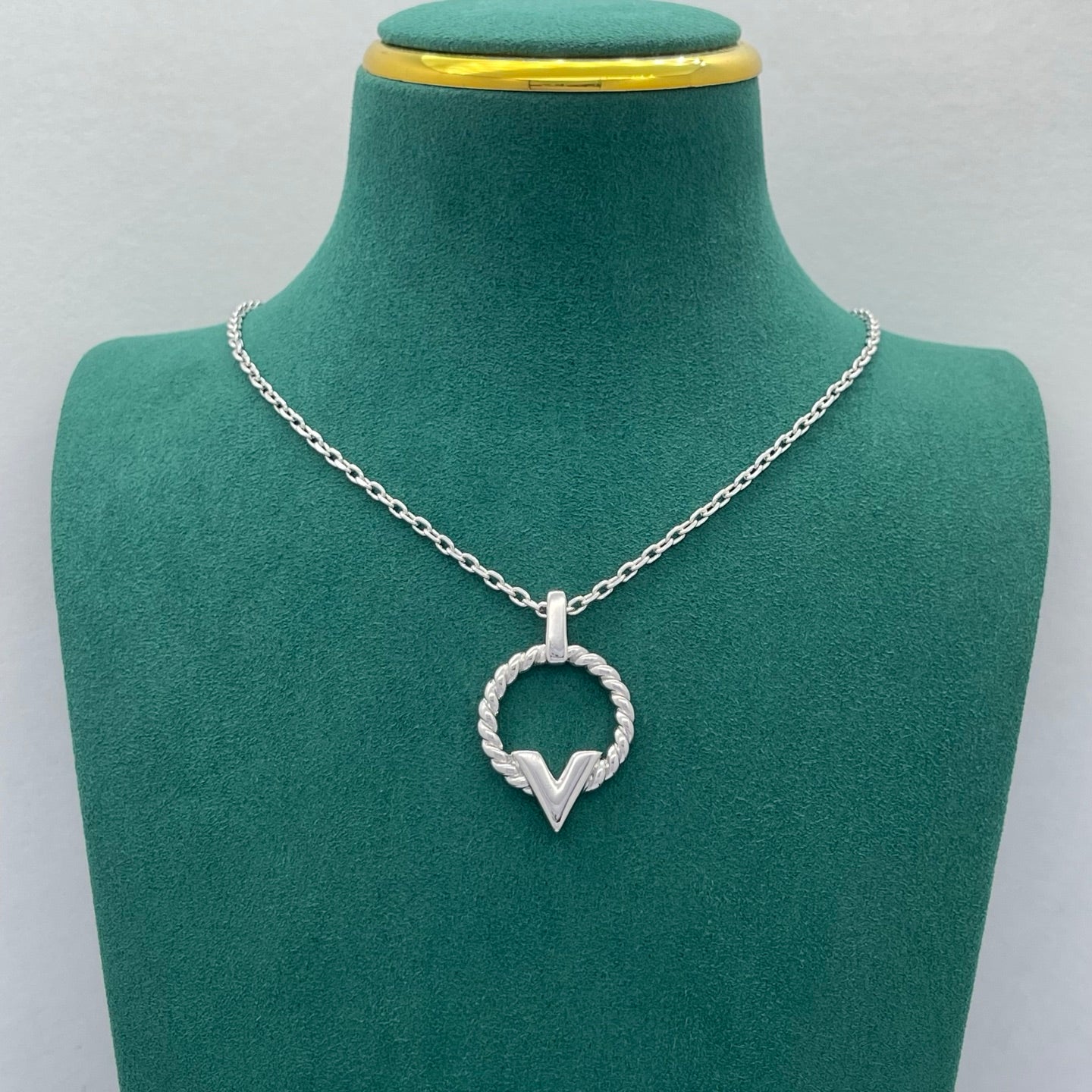 Braided Rope Texture V-Logo Jewelry Set