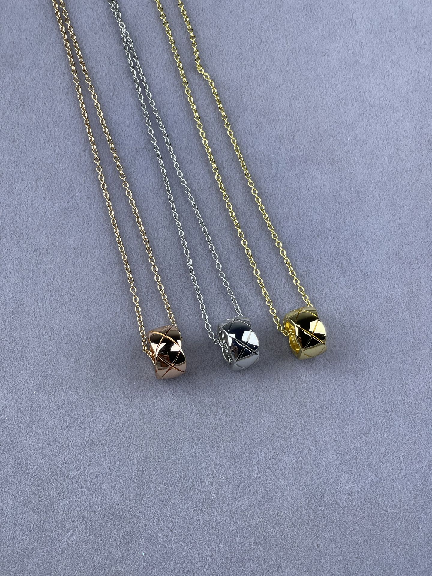 Quilted Barrel Pendant Necklace