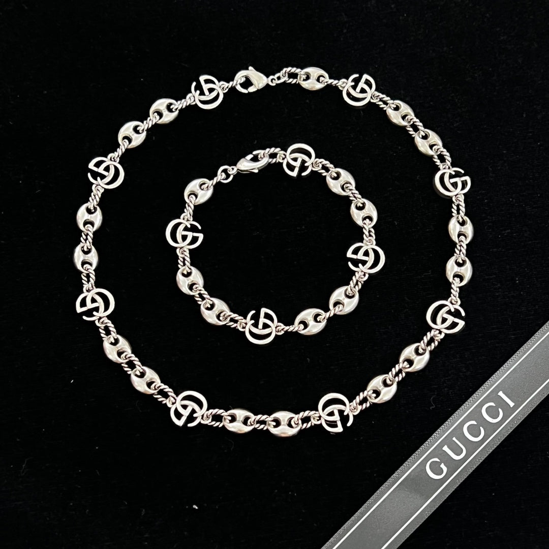 Logo Link Chain Set with White Flower Accent