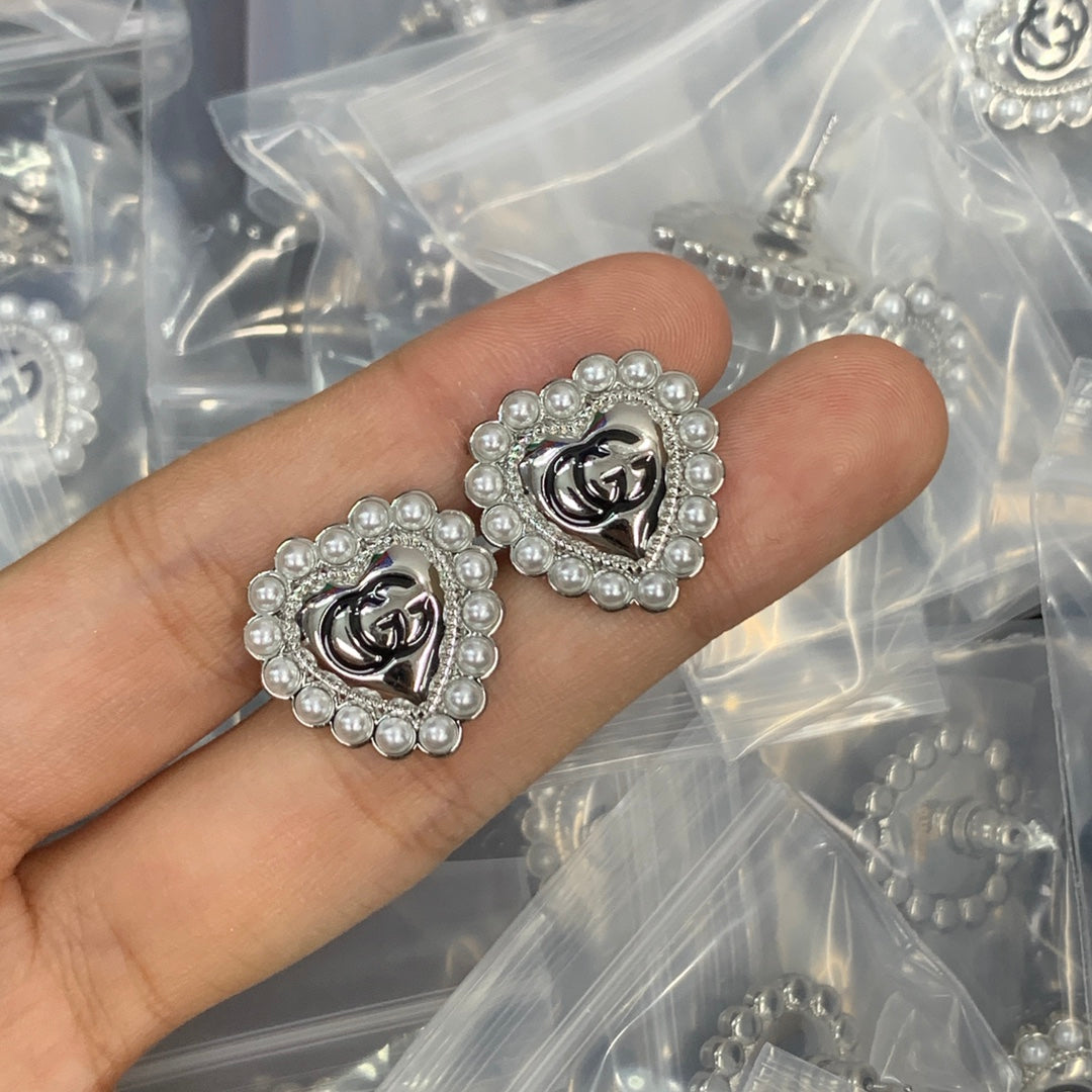 Pearl Border Heart Logo Pendant Jewelry Set