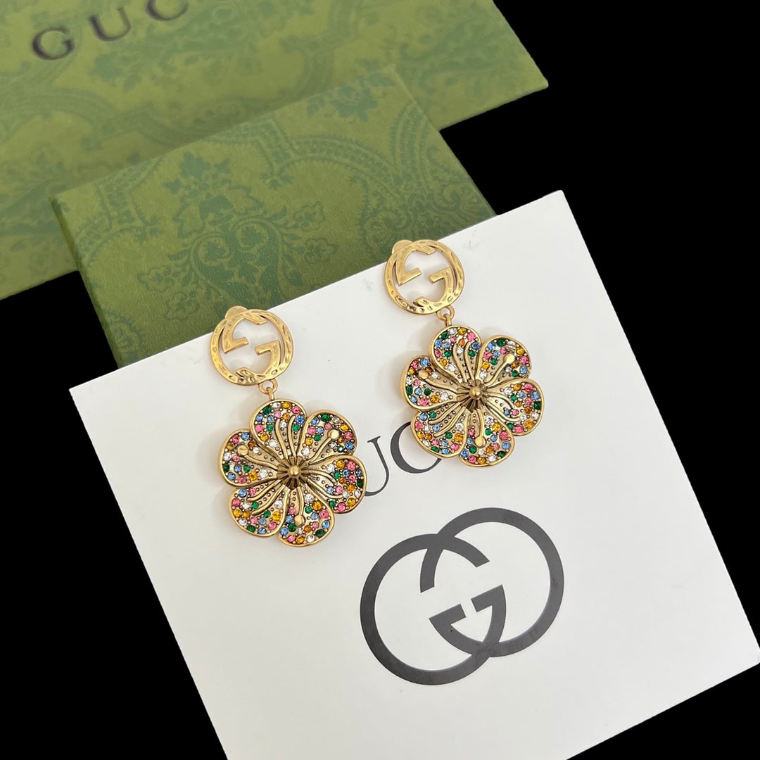 Multicolor Pavé Daisy Logo Pendant Chain Jewelry Set