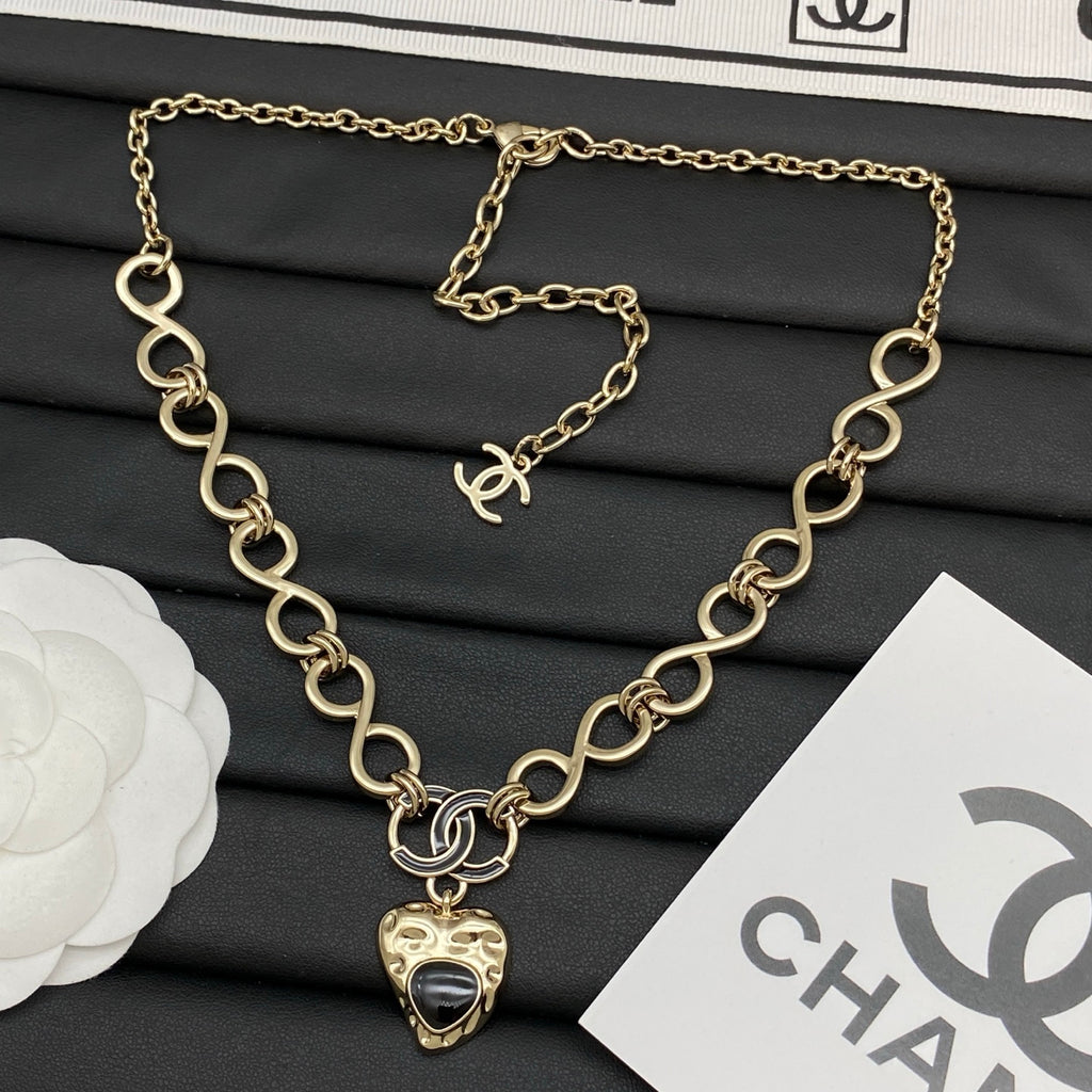 Wavy Chain Black Stone Heart Pendant Necklace