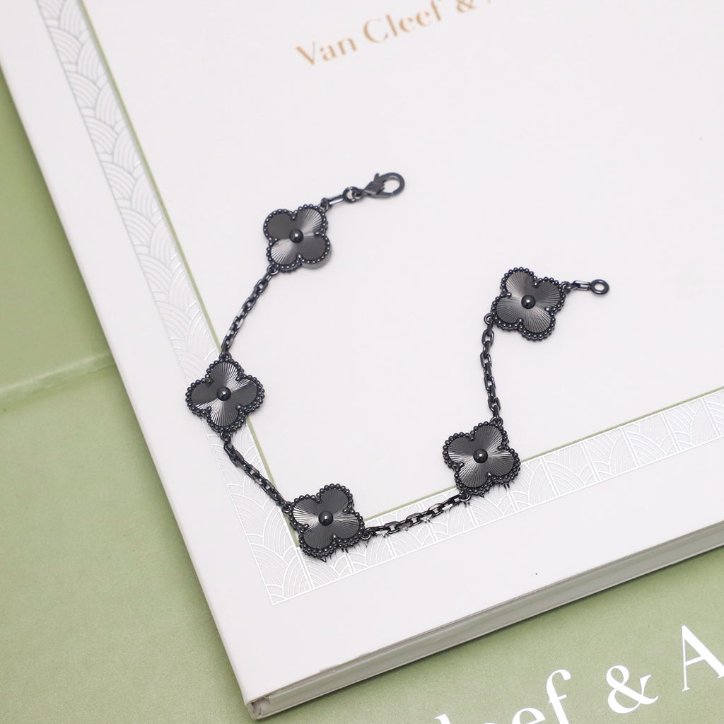 Black Knight Five-Flower Bracelet