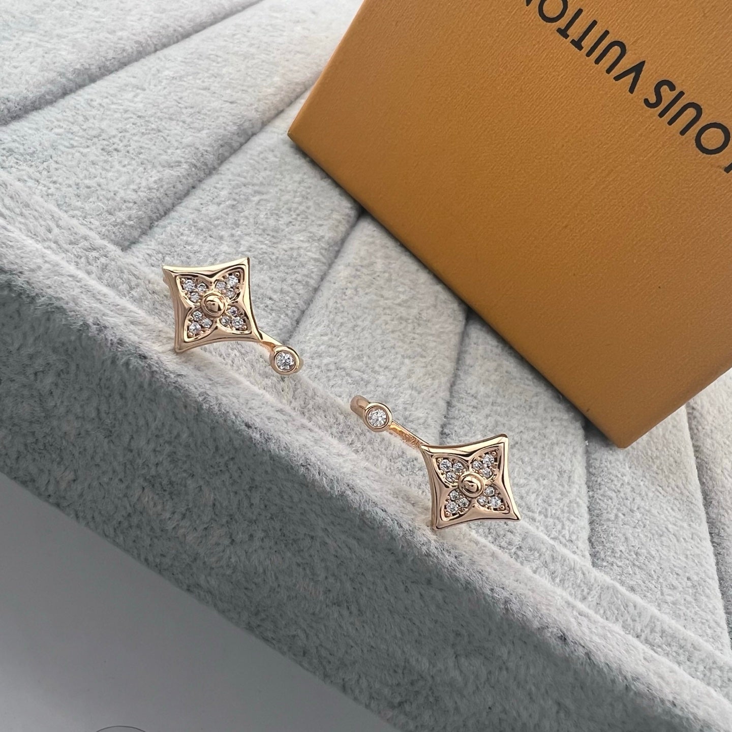 Dart-Studded Four-Leaf Clover Open Ring