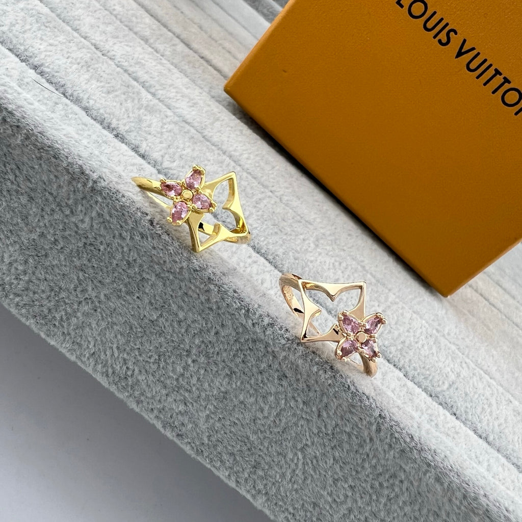 Four-Leaf Clover Pink Diamond Plum Blossom Dart Openwork Ring