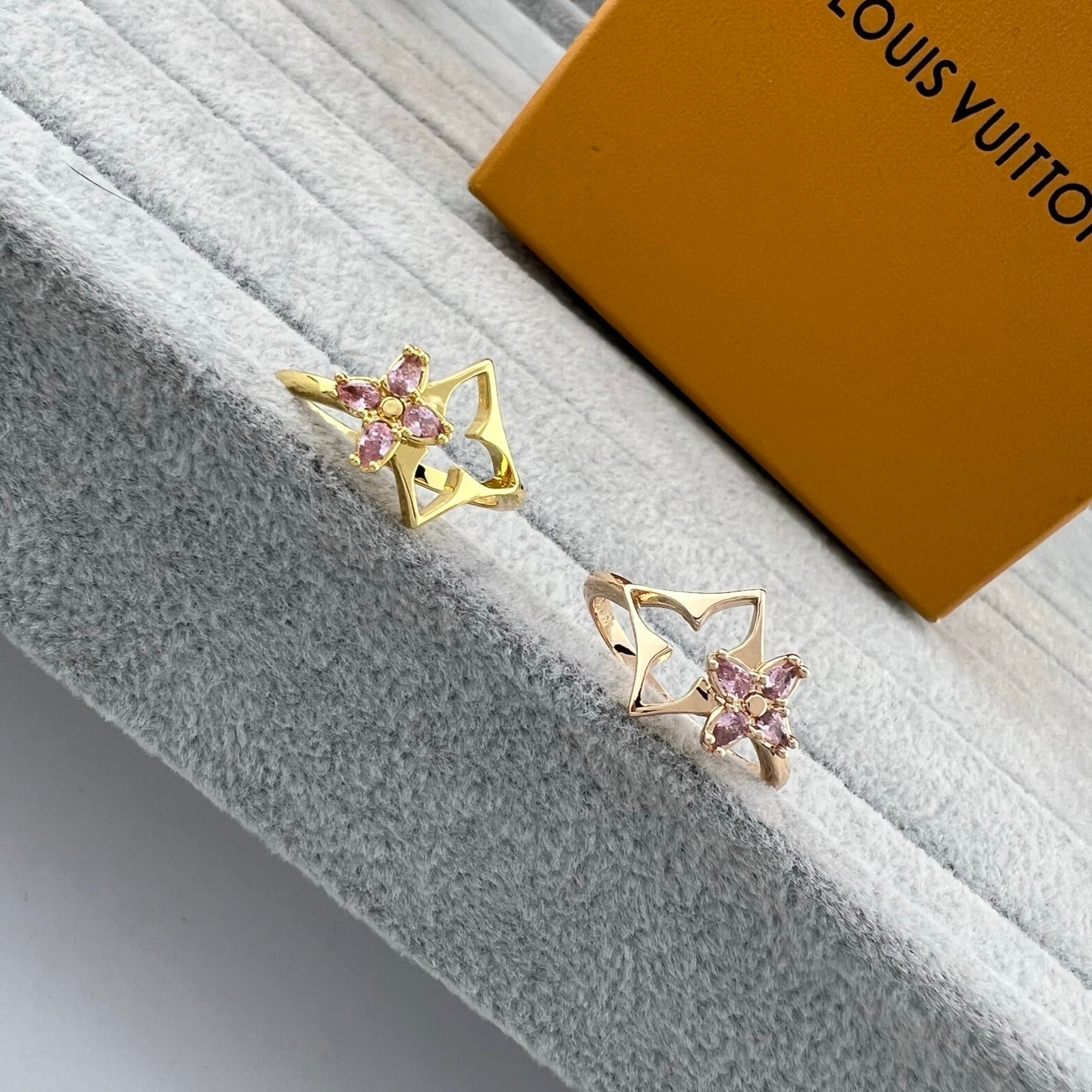 Four-Leaf Clover Pink Diamond Plum Blossom Dart Openwork Ring
