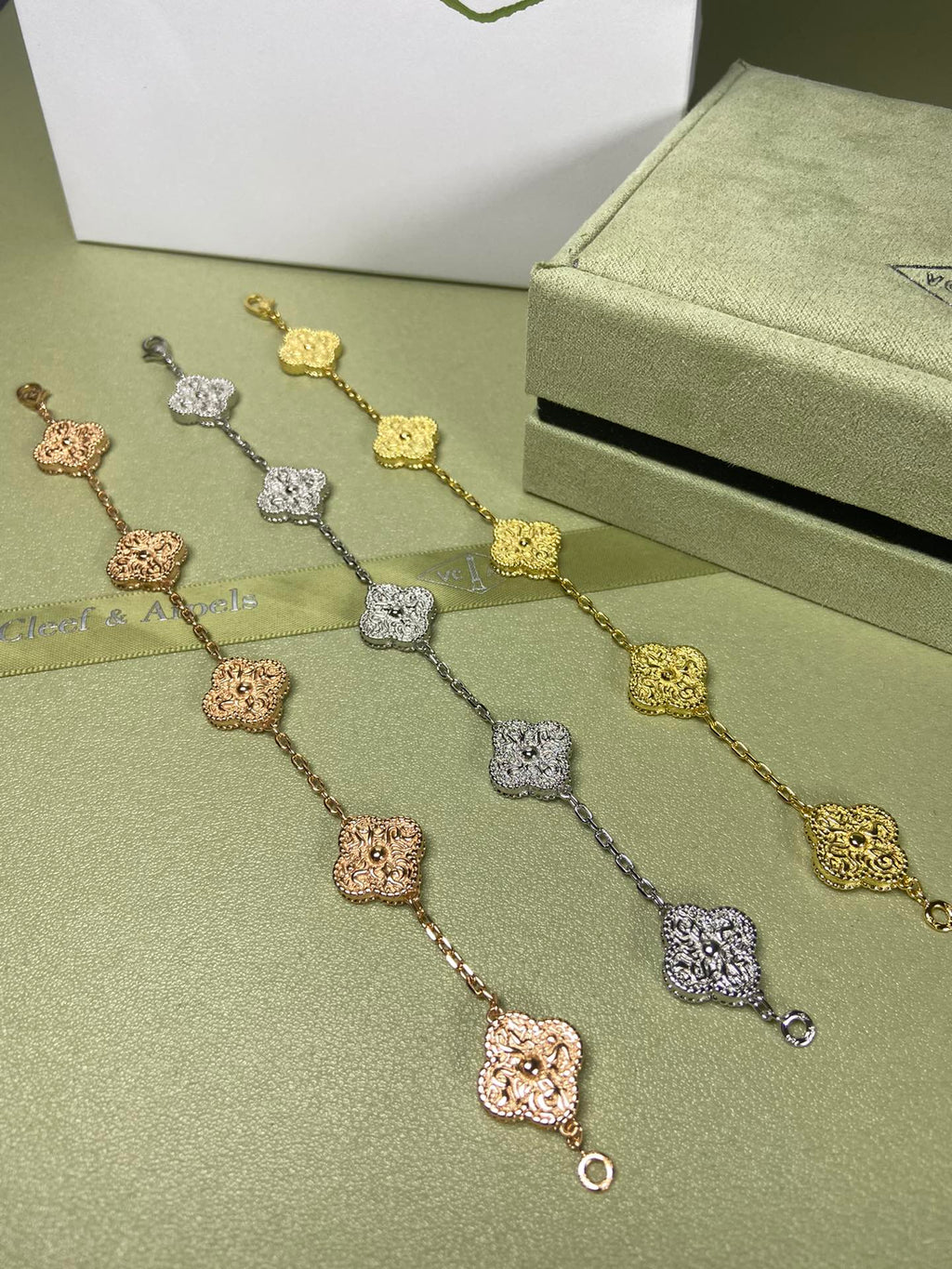 Gold-foil embossed five-flower bracelet