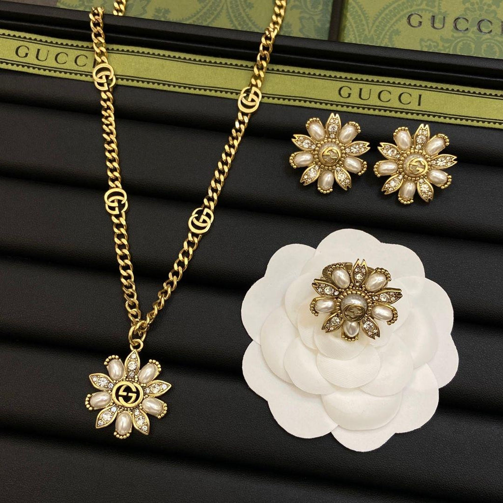 Gold Pearl Daisy Flower Logo Jewelry Set