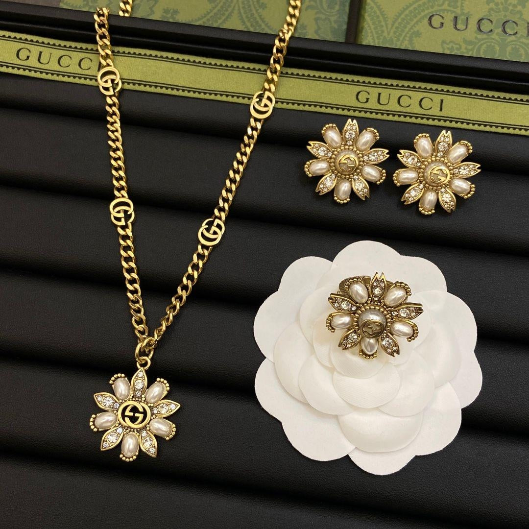 Gold Pearl Daisy Flower Logo Jewelry Set